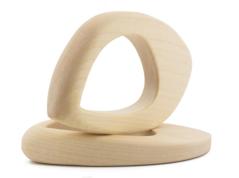 Wszystkie krawędzie gryzaka są zaokrąglone, gładkie i bezpieczne dla dziecka. 