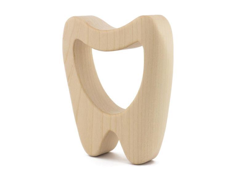 Ząbek wyróżnia się ściętymi i zaokrąglonymi ściankami bocznymi oraz dwoma wypustkami na dole.