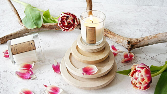 Pokrywki wykonaliśmy z drewna bukowego, posiadają one specjalne nacięcie na uszczelkę i wgłębienie na górze.